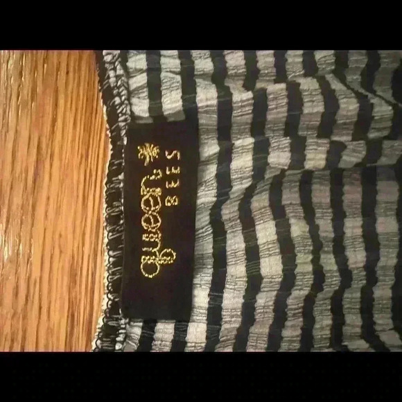 Queen Bees checkered gingham crop top! Size L NWT - Picture 2 of 3